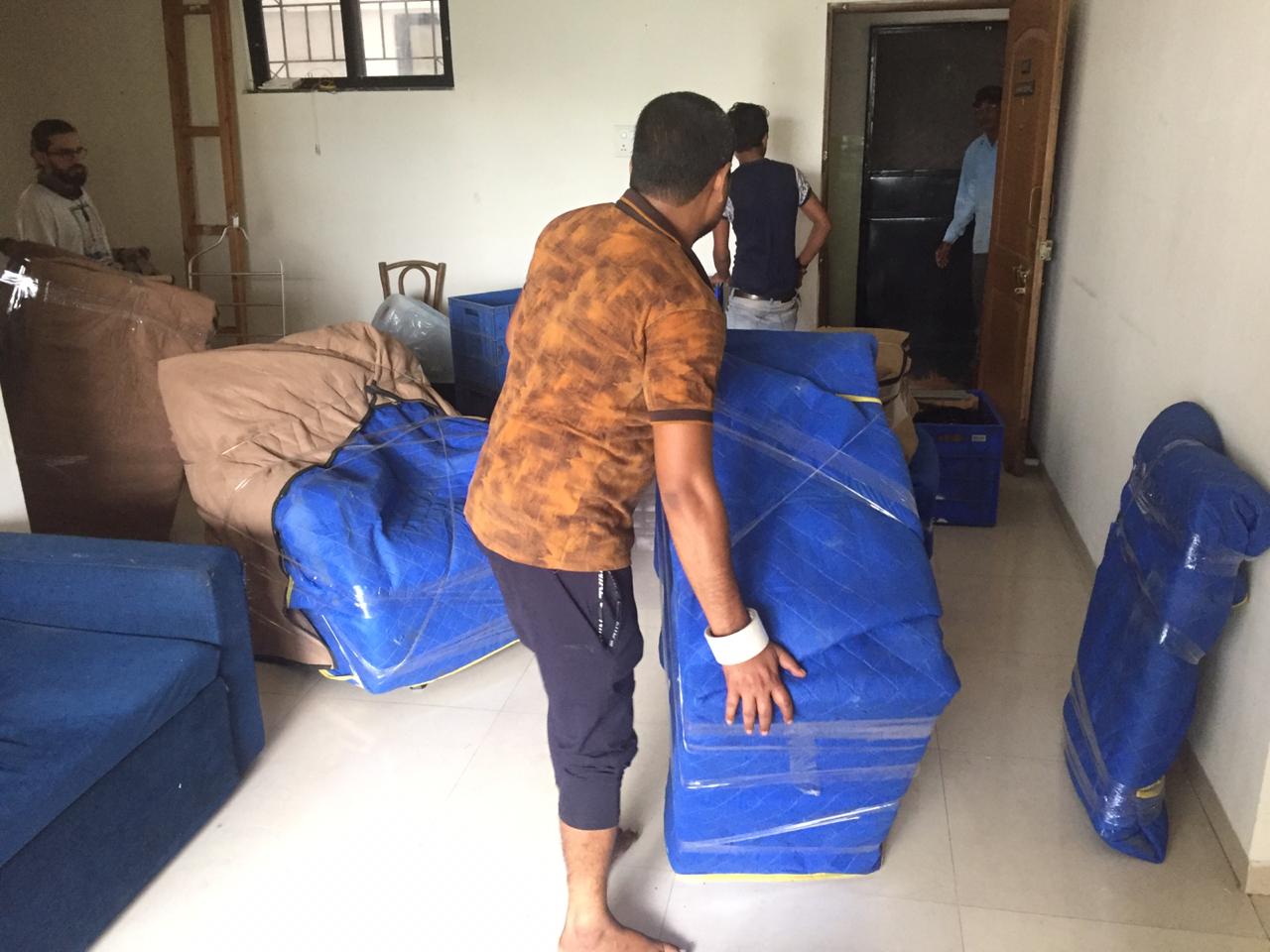 House Hold Goods Packing With Foam Sheet In Local Shifting